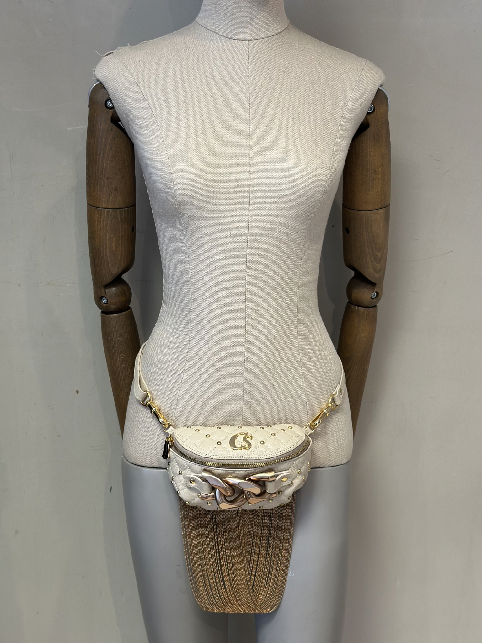 Mini Riñonera Beige con Cadenas Carmen Steffens