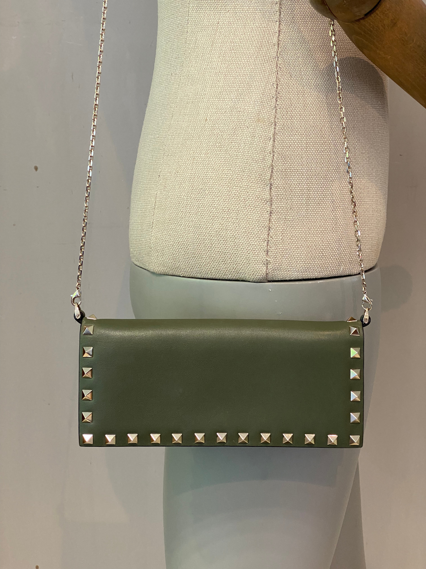 Clutch Verde Valentino Garavani Rockstud