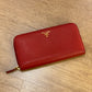 Billetera Prada Red Zip Around