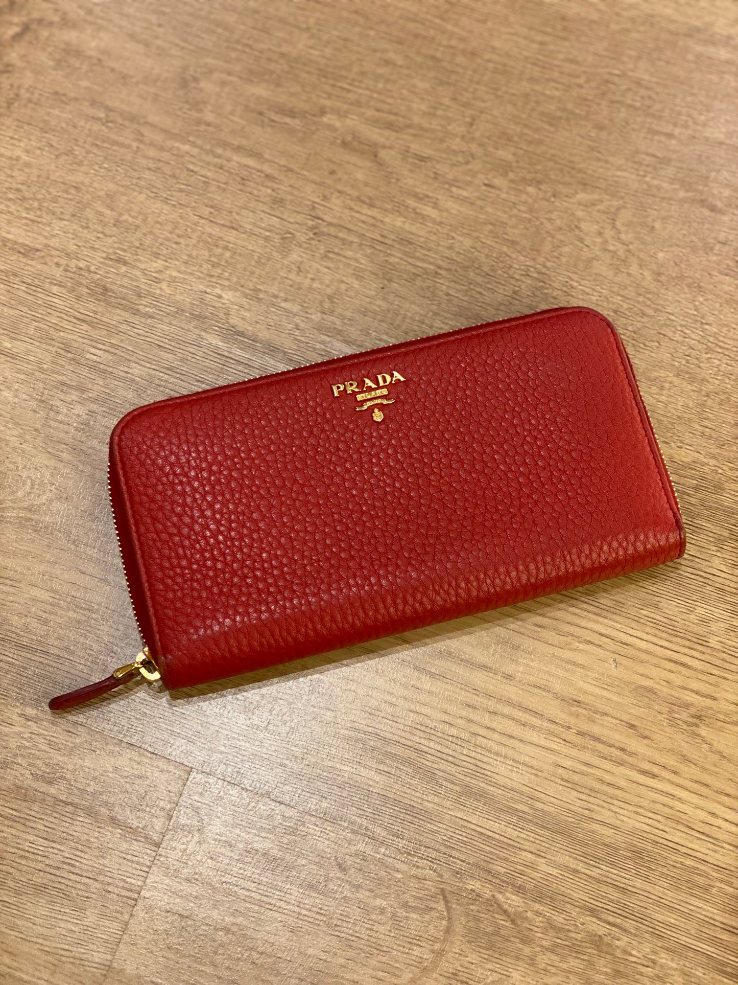 Billetera Prada Red Zip Around