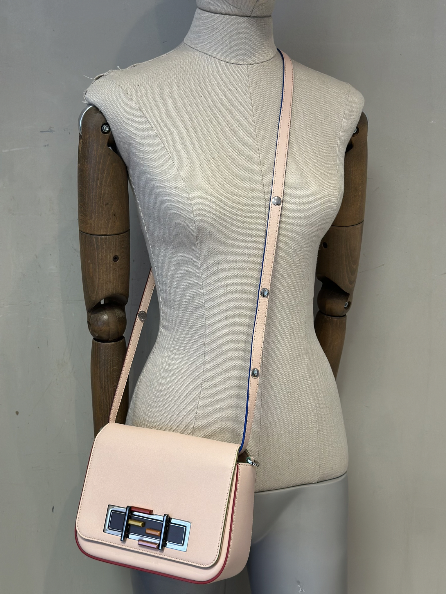 Bolso de Cuero Rosado Fendi 3Baguette