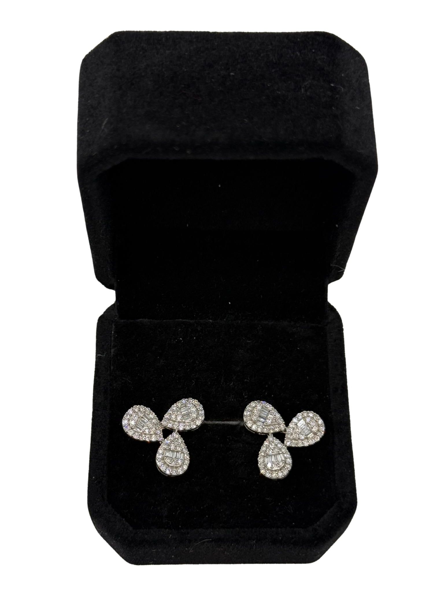 Aros Stud Tipo Trebol Oro Blanco 18K