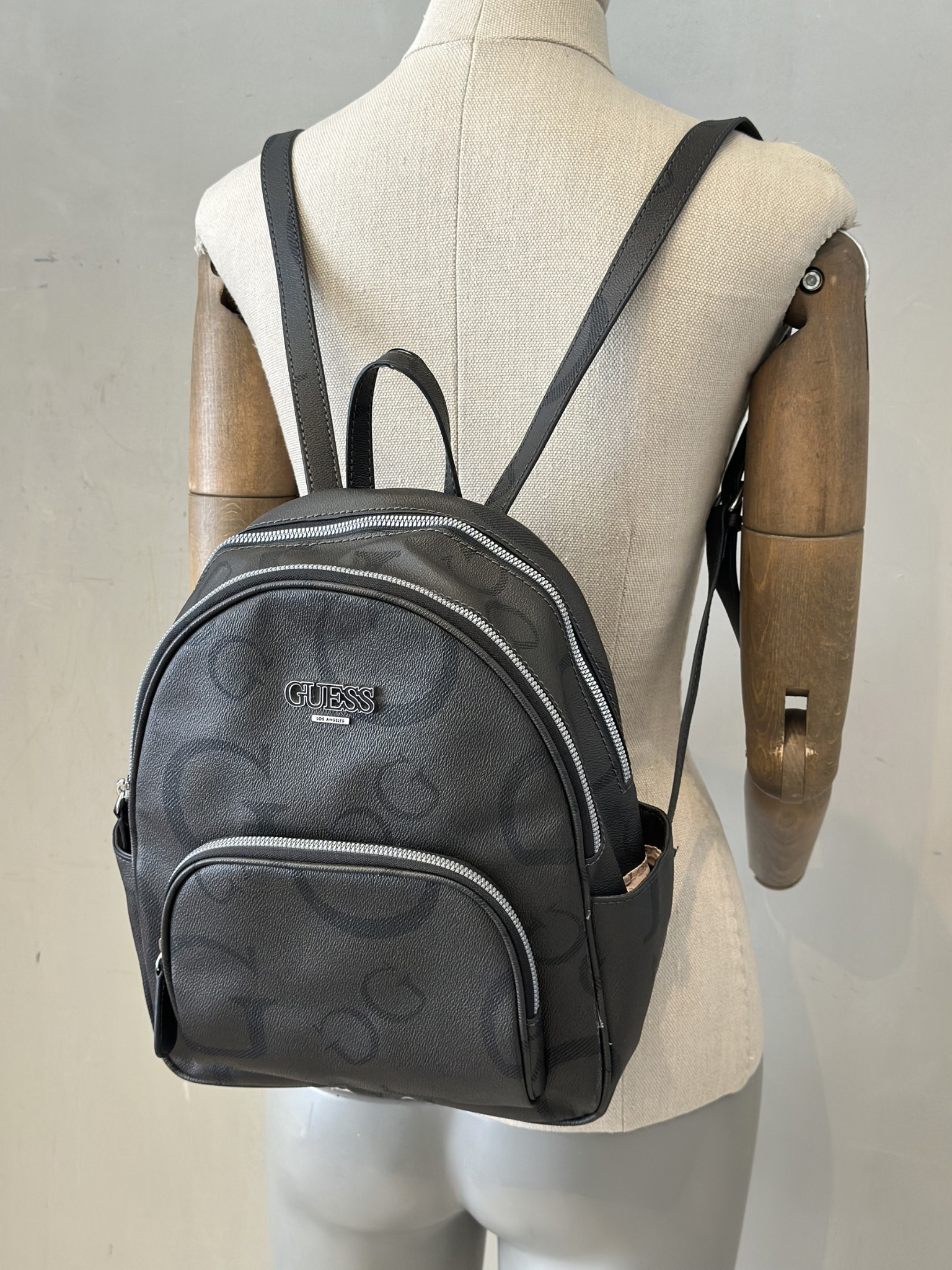 Mochila Gris Guess