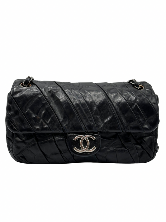 Cartera Chanel Black Glazed Calfskin Twisted Flap