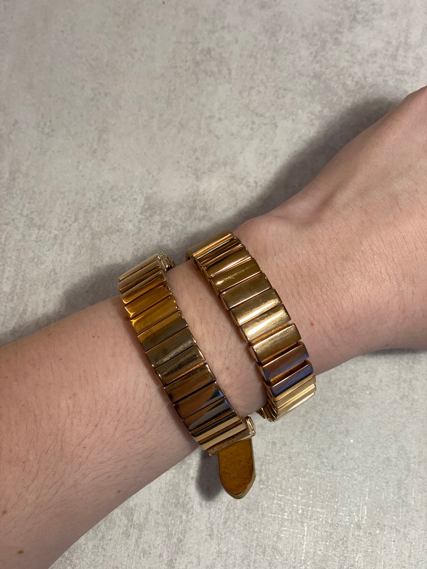 ⁠Pulsera Michael Kors de Cuero Dorada Doble