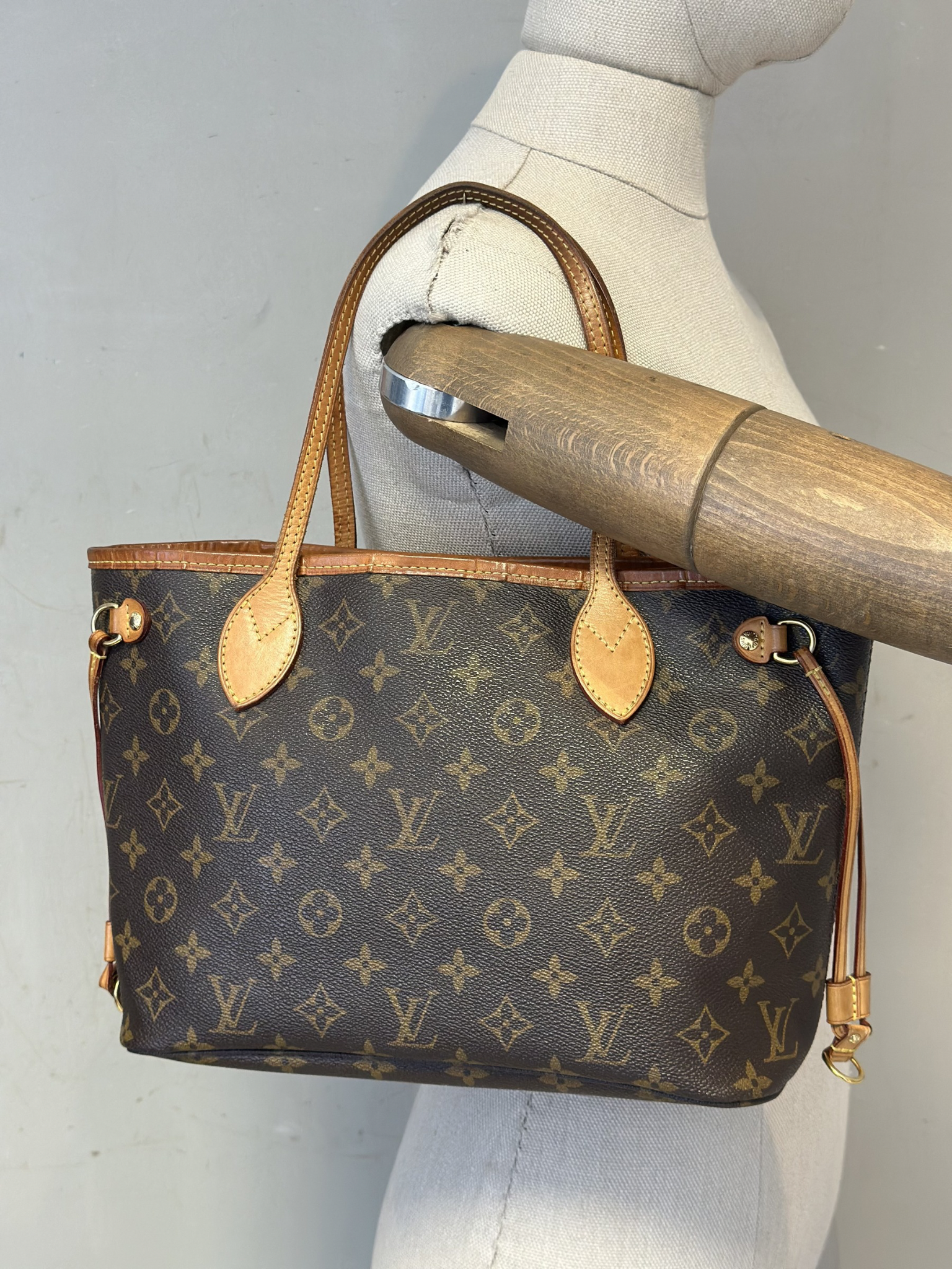 Cartera Louis Vuitton Neverfull PM