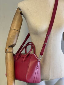 ⁠Bandolera Givenchy Antigona