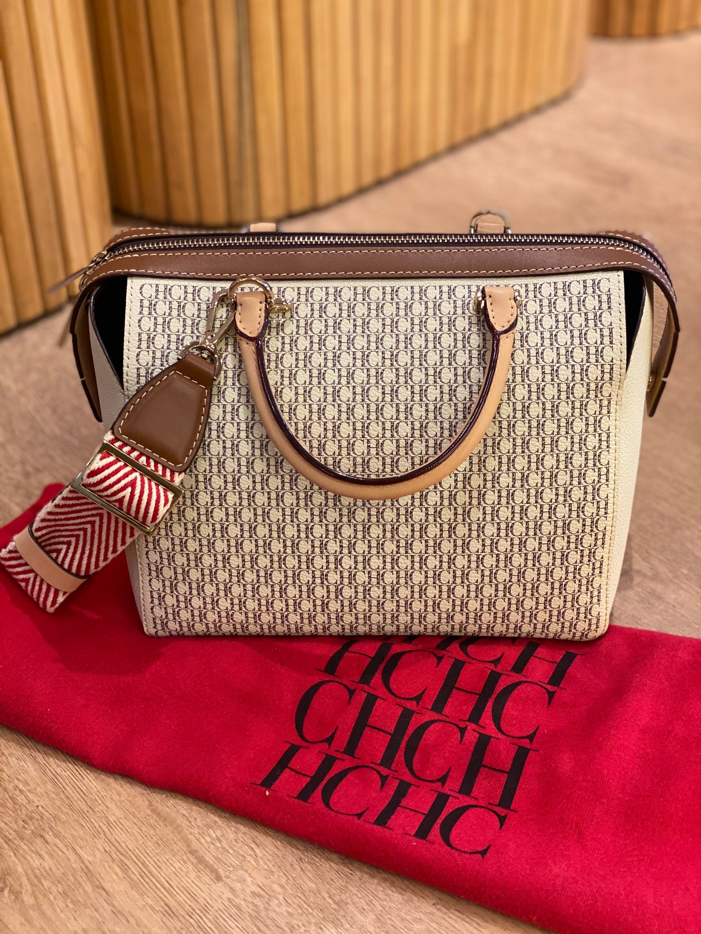 Cartera Carolina Herrera Baul + Strap Tejido