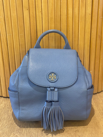 Mochila Tory Burch Azul con Detalle