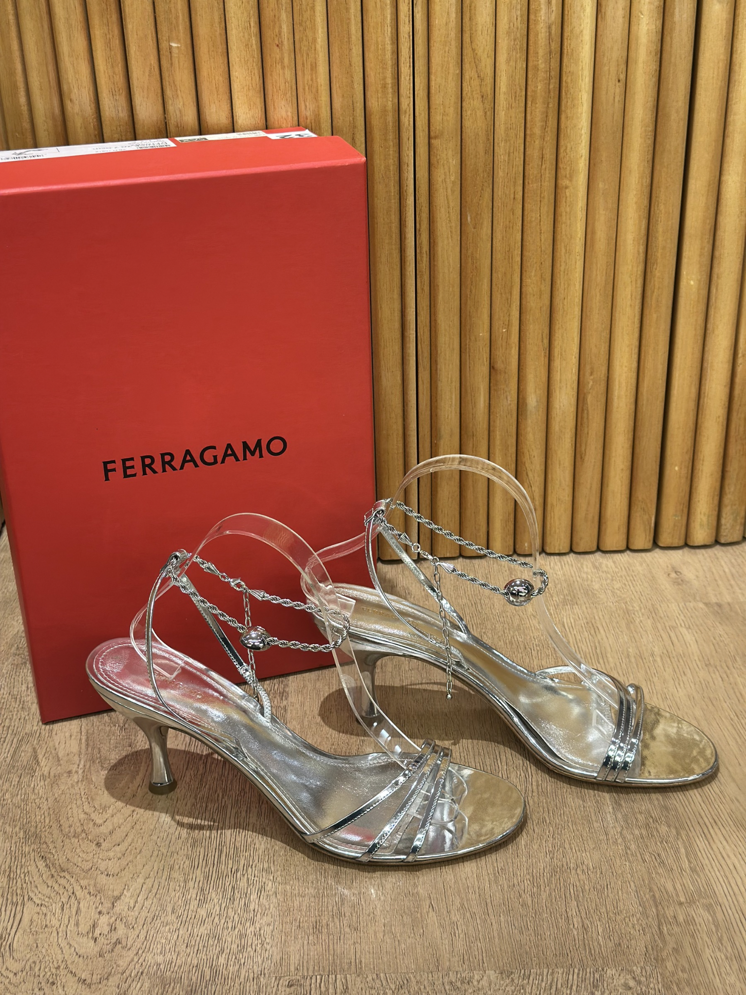 Sandalias Plateadas Salvatore Ferragamo (39.5)