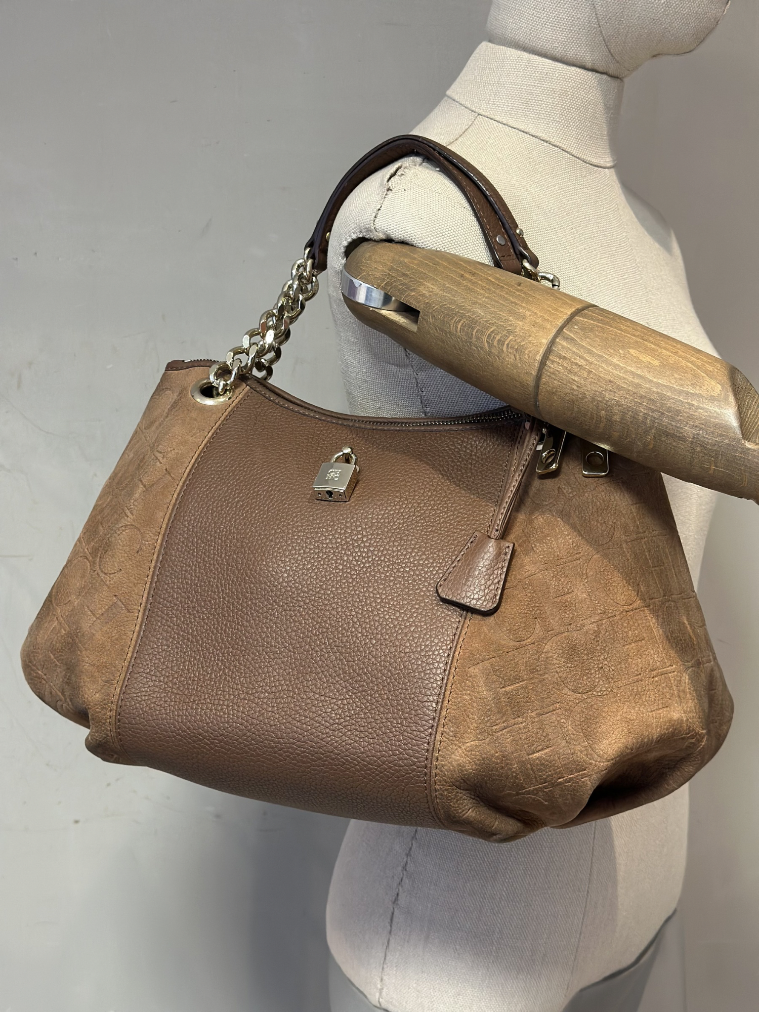Cartera Marrón Carolina Herrera Monogram