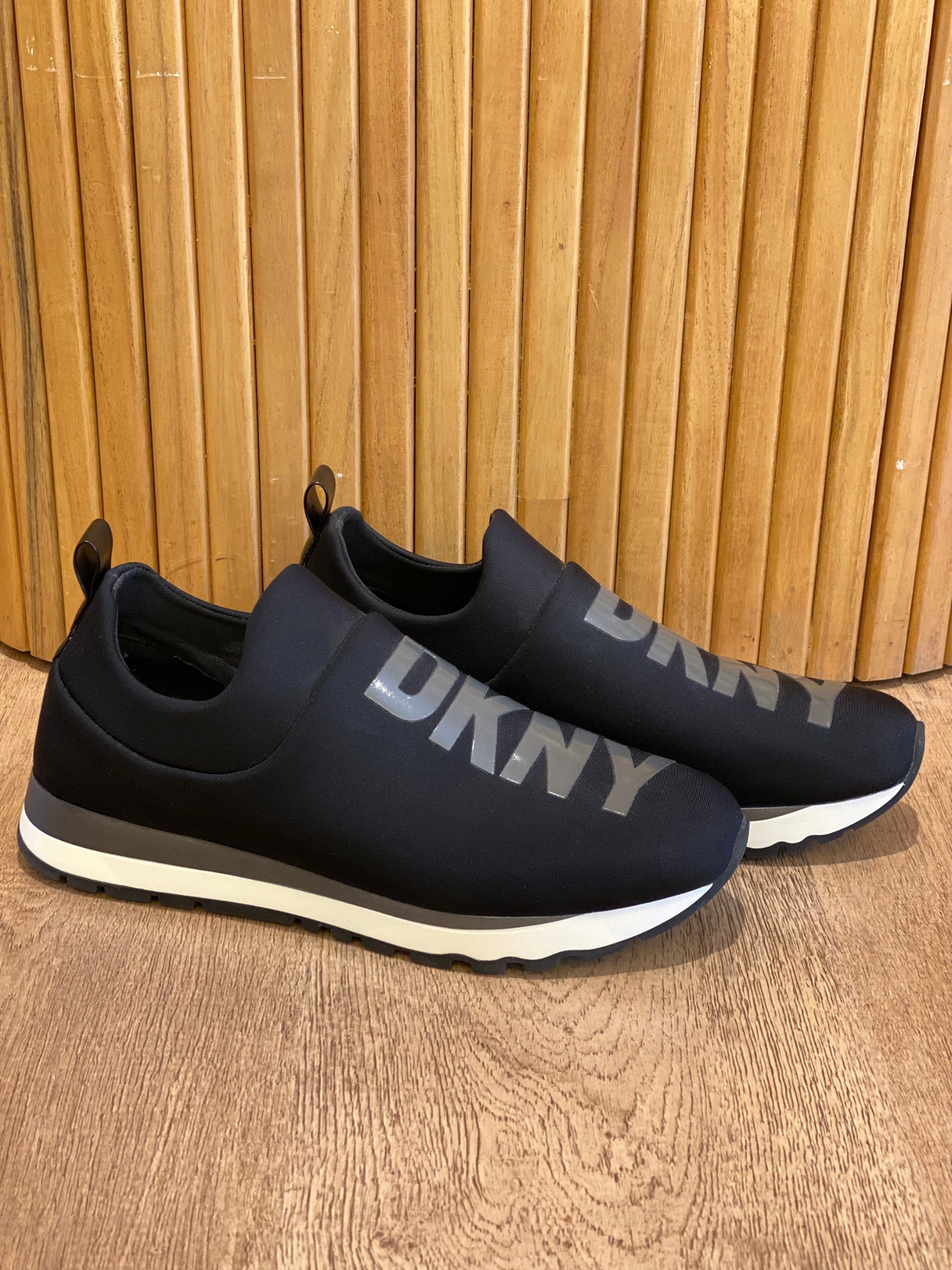 Champion Negro DKNY (9.5)