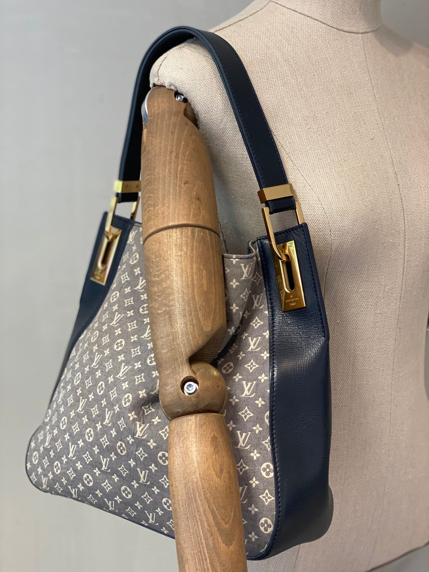 ⁠Cartera Louis Vuitton Idylle Rendez Vous Encre Monogram MM