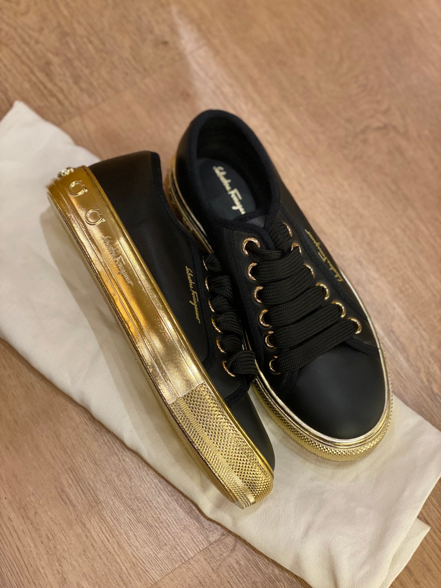 Champion Salvatore Ferragamo Gold (37.5)