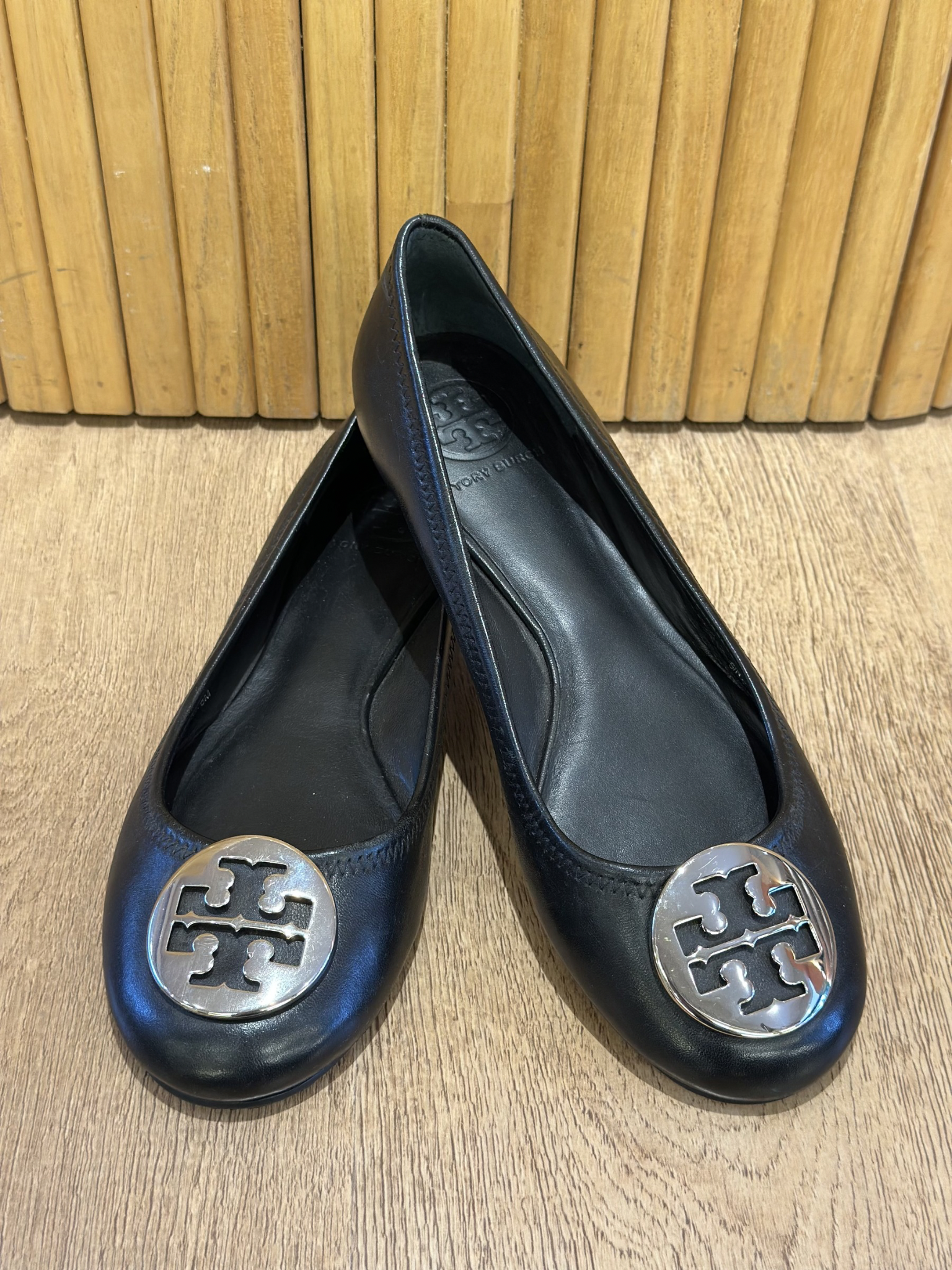 Chatitas Negras Tory Burch (8)