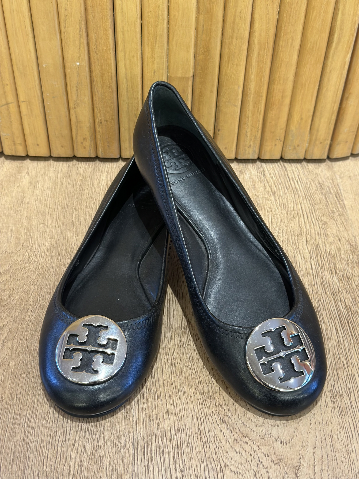 Chatitas Negras Tory Burch (8)