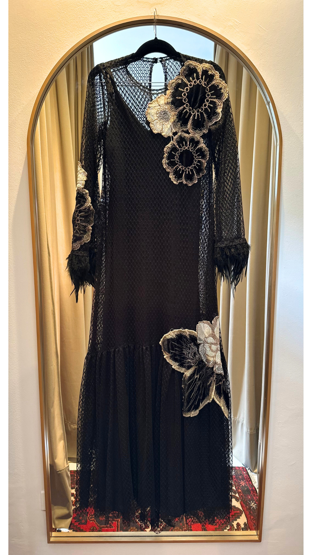 Vestido Negro con Encaje Las Buttner (Talle L)