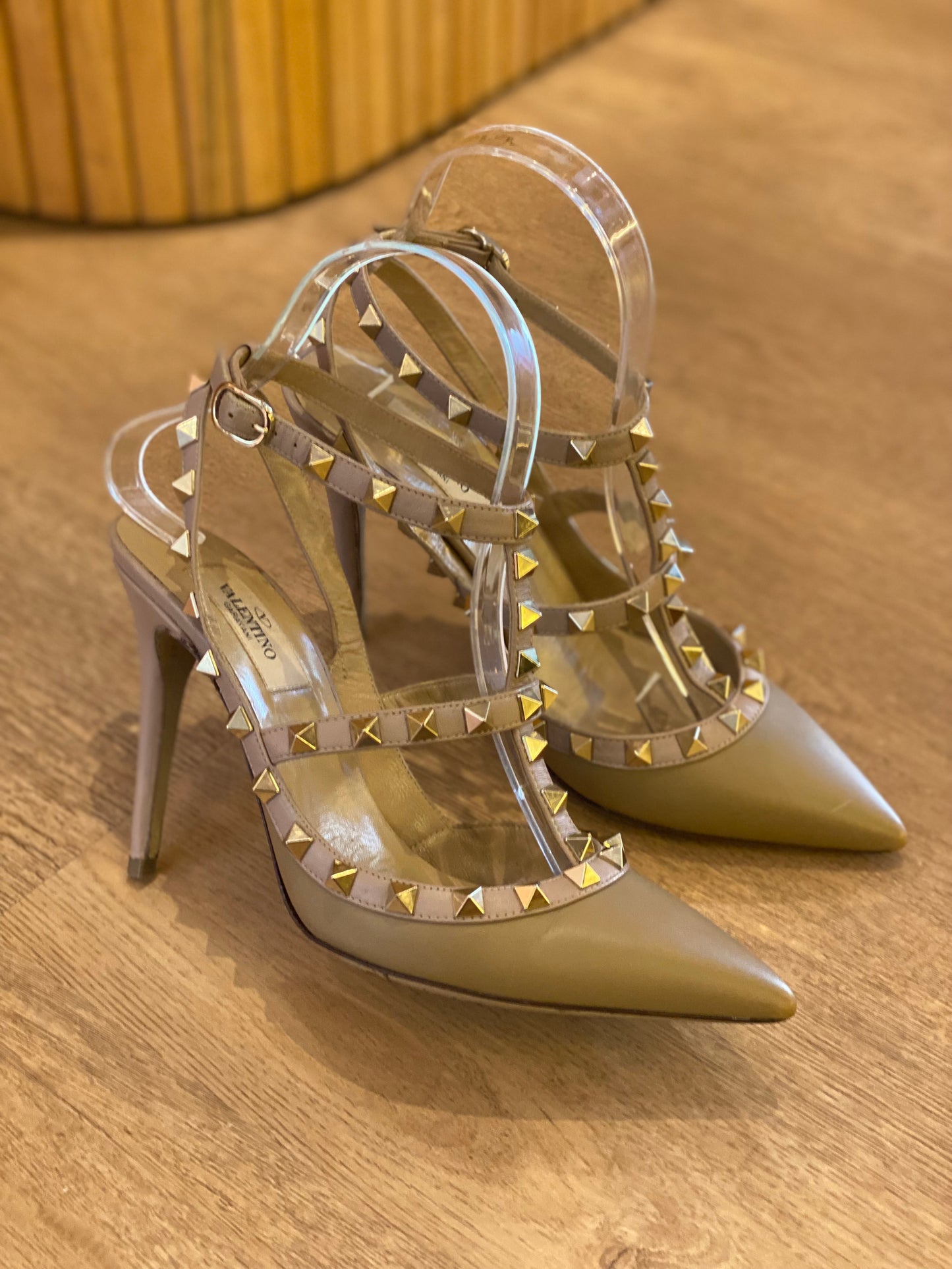 Pumps Valentino Rockstud Ankle Strap (37)