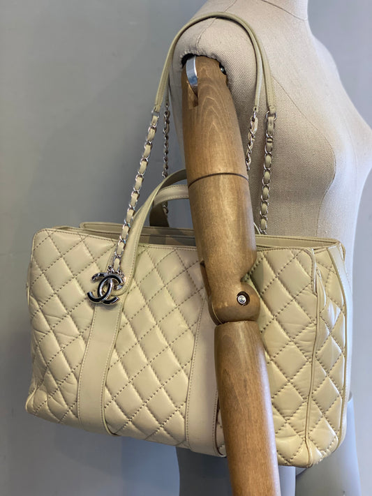 Cartera Chanel Easy Shopping Lambskin Leather