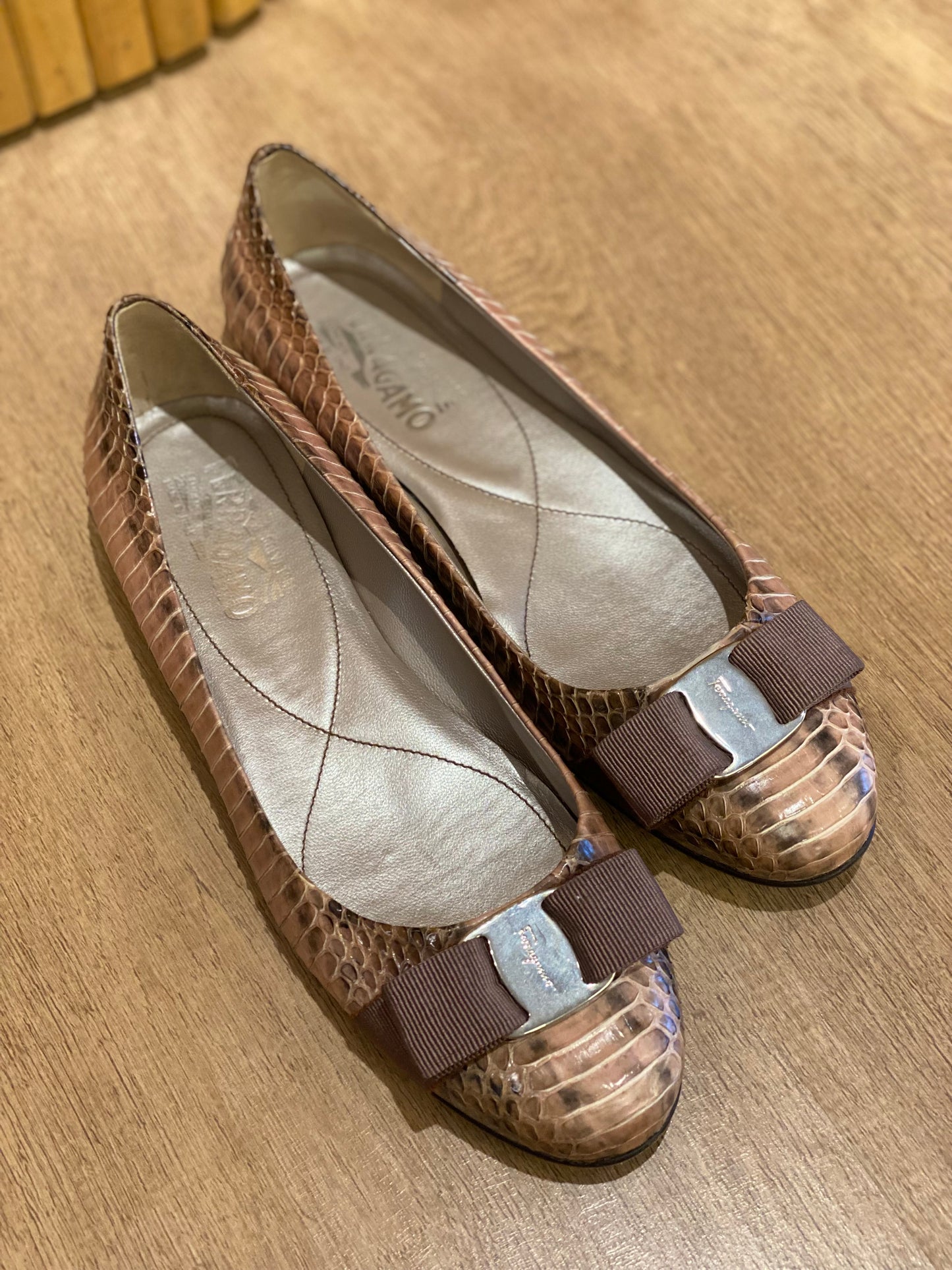Chatita Salvatore Ferragamo Crocodile Rosa (38)