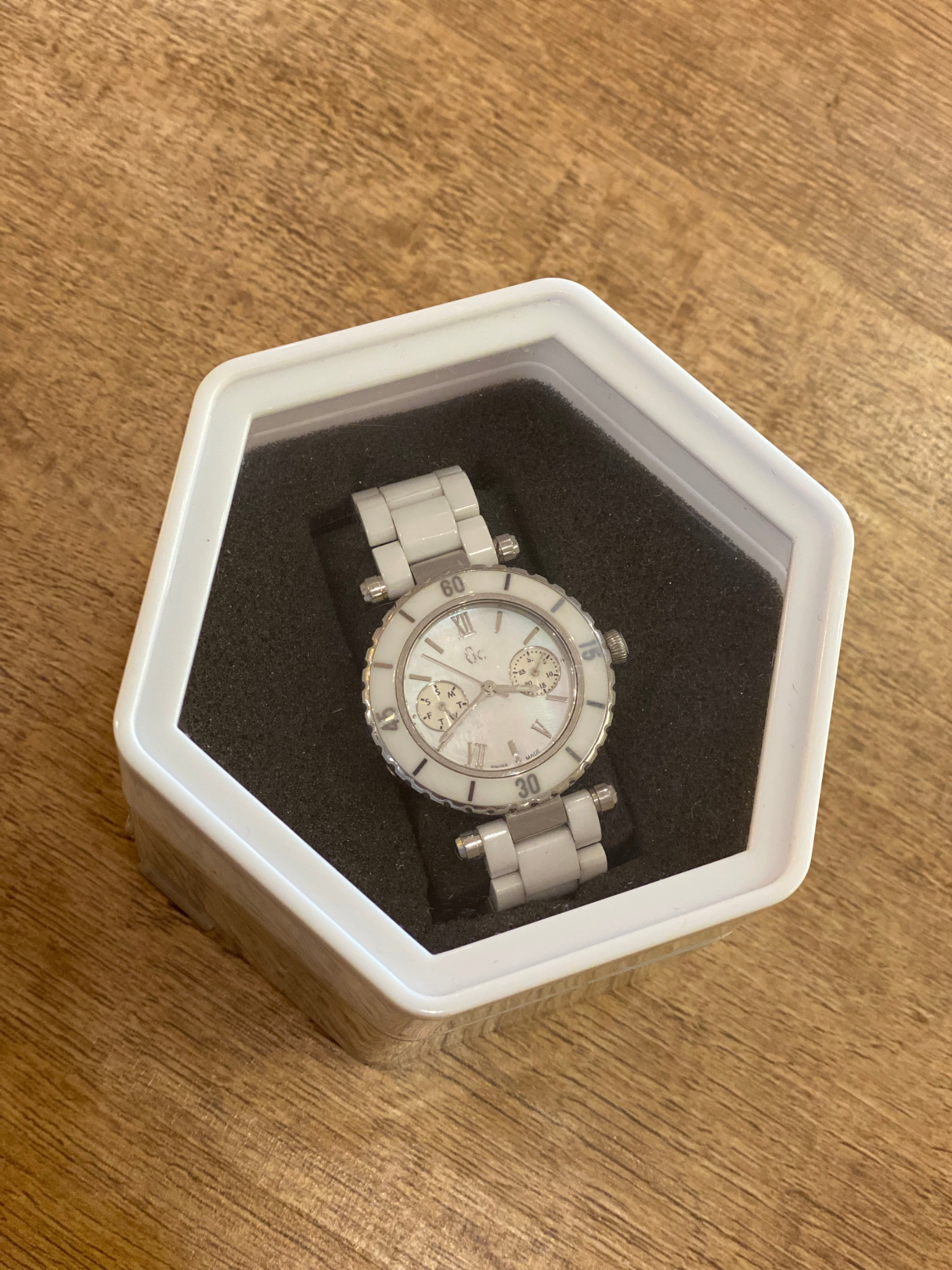 Reloj Blanco Guess Collection Go Diver Chic