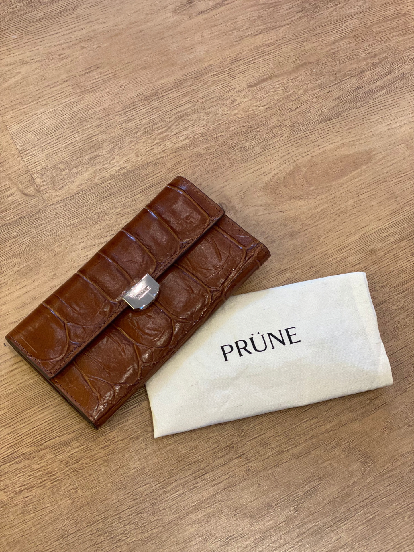 Billetera Marron de Cuero Prune