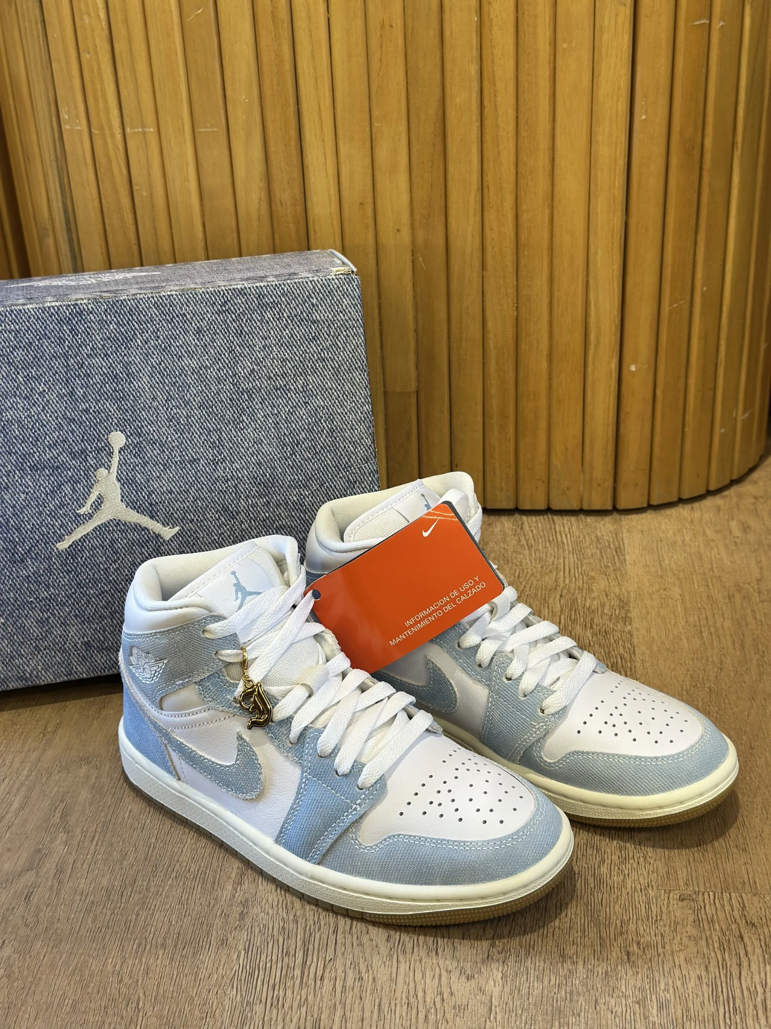 Champion Nike Air Jordan 1 Mid SE Denim (37.5 EUR)