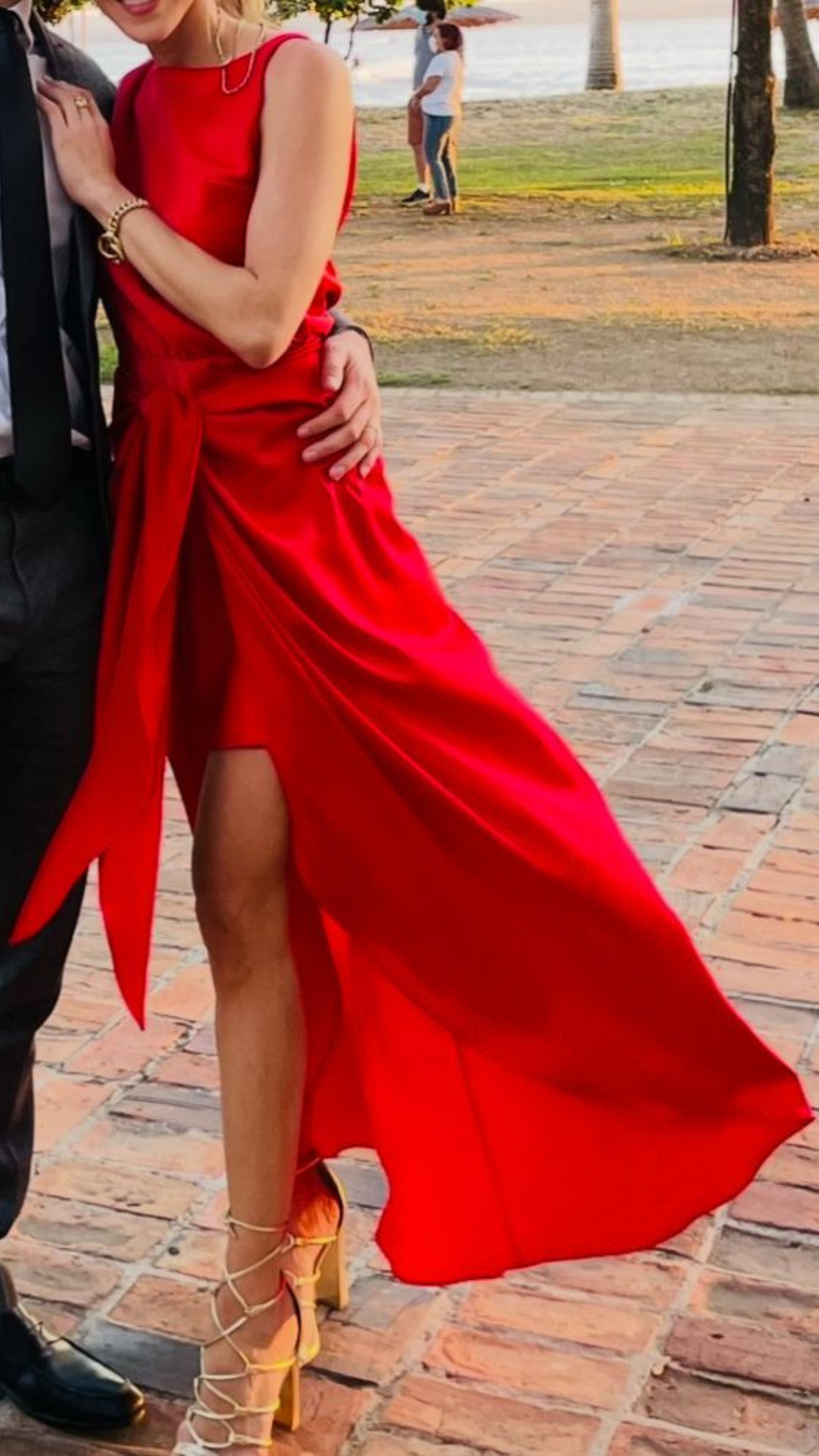 Vestido Rojo de Seda con Sobrefalda ( Talle S-M)