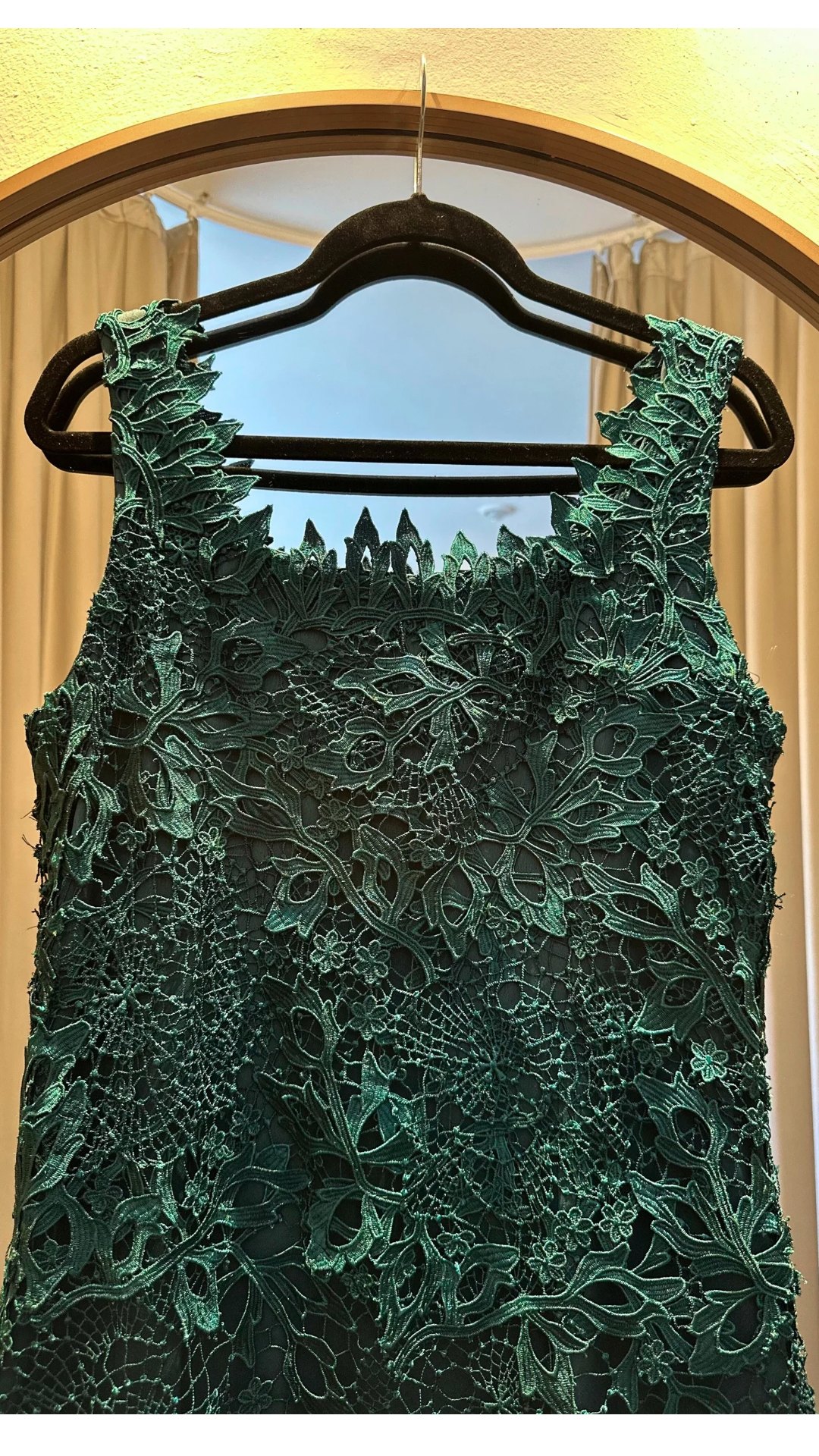 Vestido Verde Oscuro con Encaje Madera (Talle L)