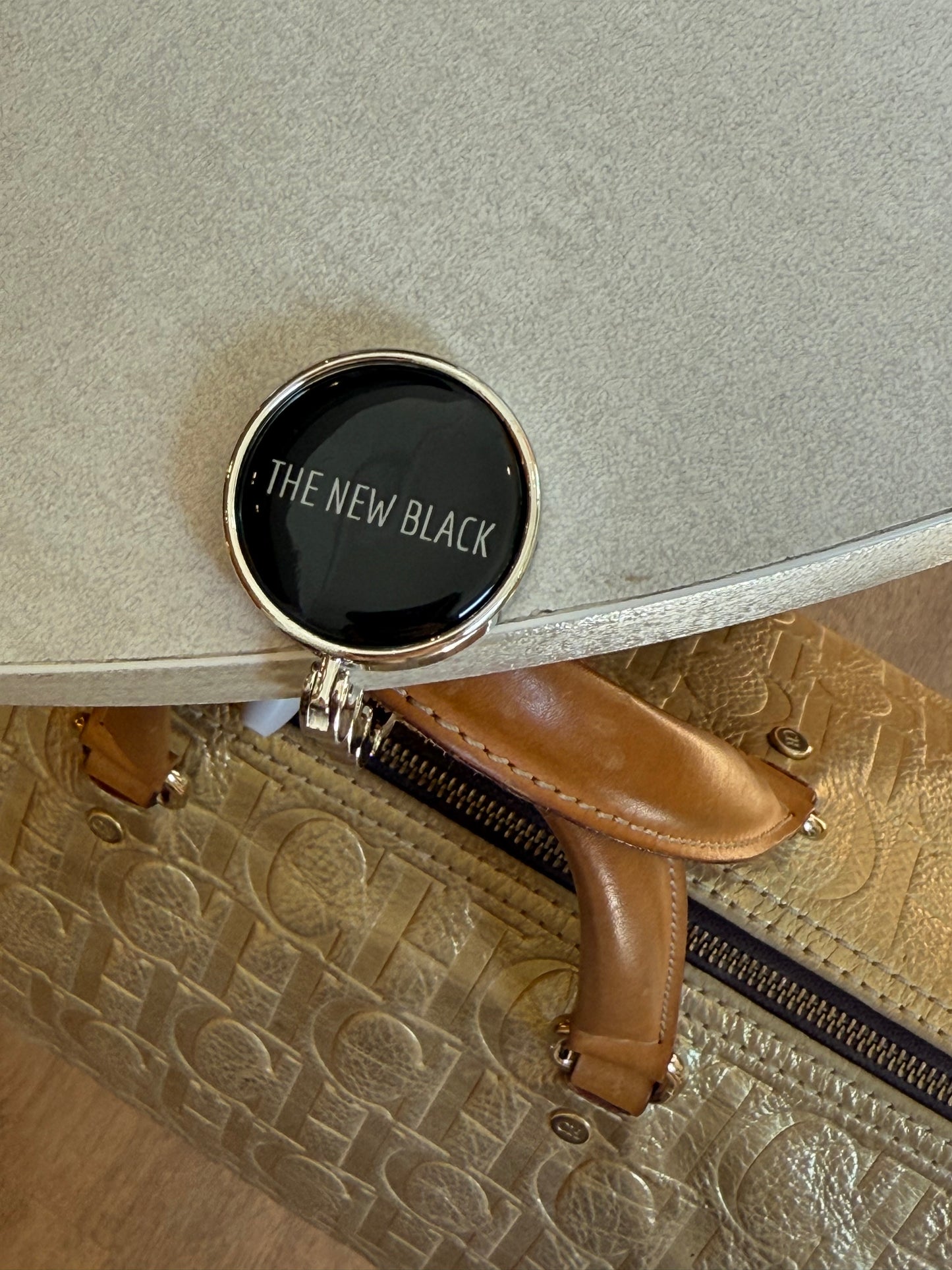 Colgador de cartera The New Black