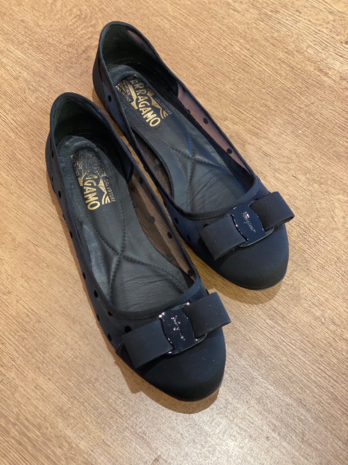 Chatita Salvatore Ferragamo Varina Dots (36)