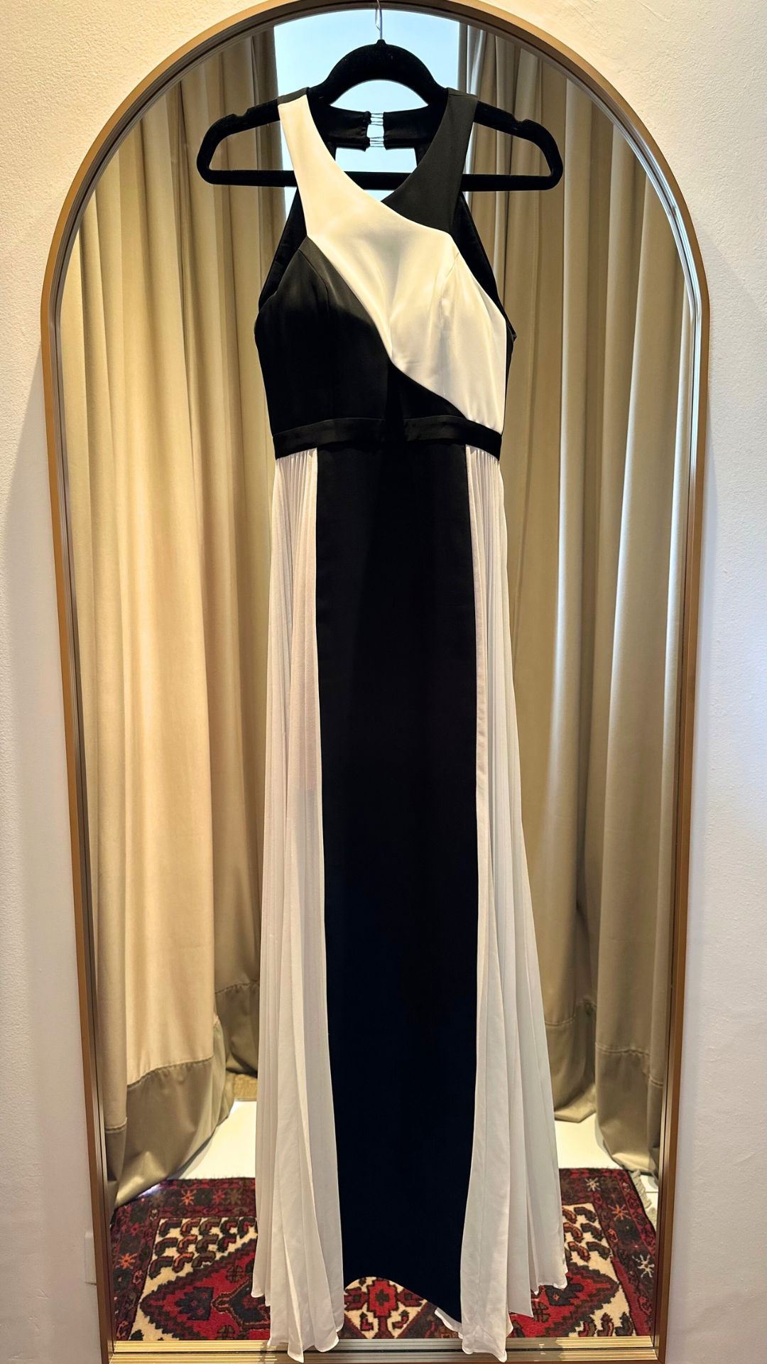 Vestido Blanco y Negro BCBGMAXAZRIA (Talle S)