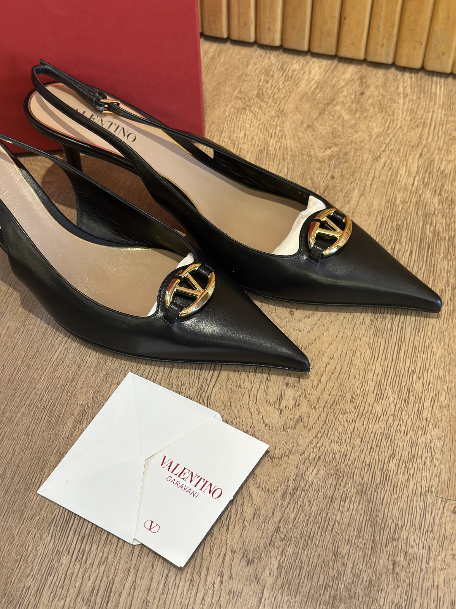 Sandalias Negras Valentino V Logo The Bold Edition (39.5)