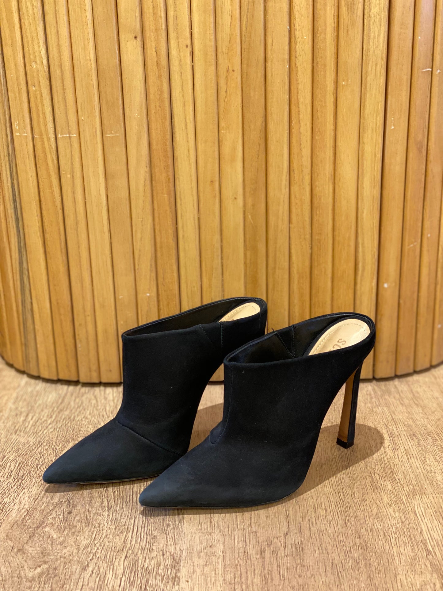 ⁠Botines Shutz Gamuzados (37)