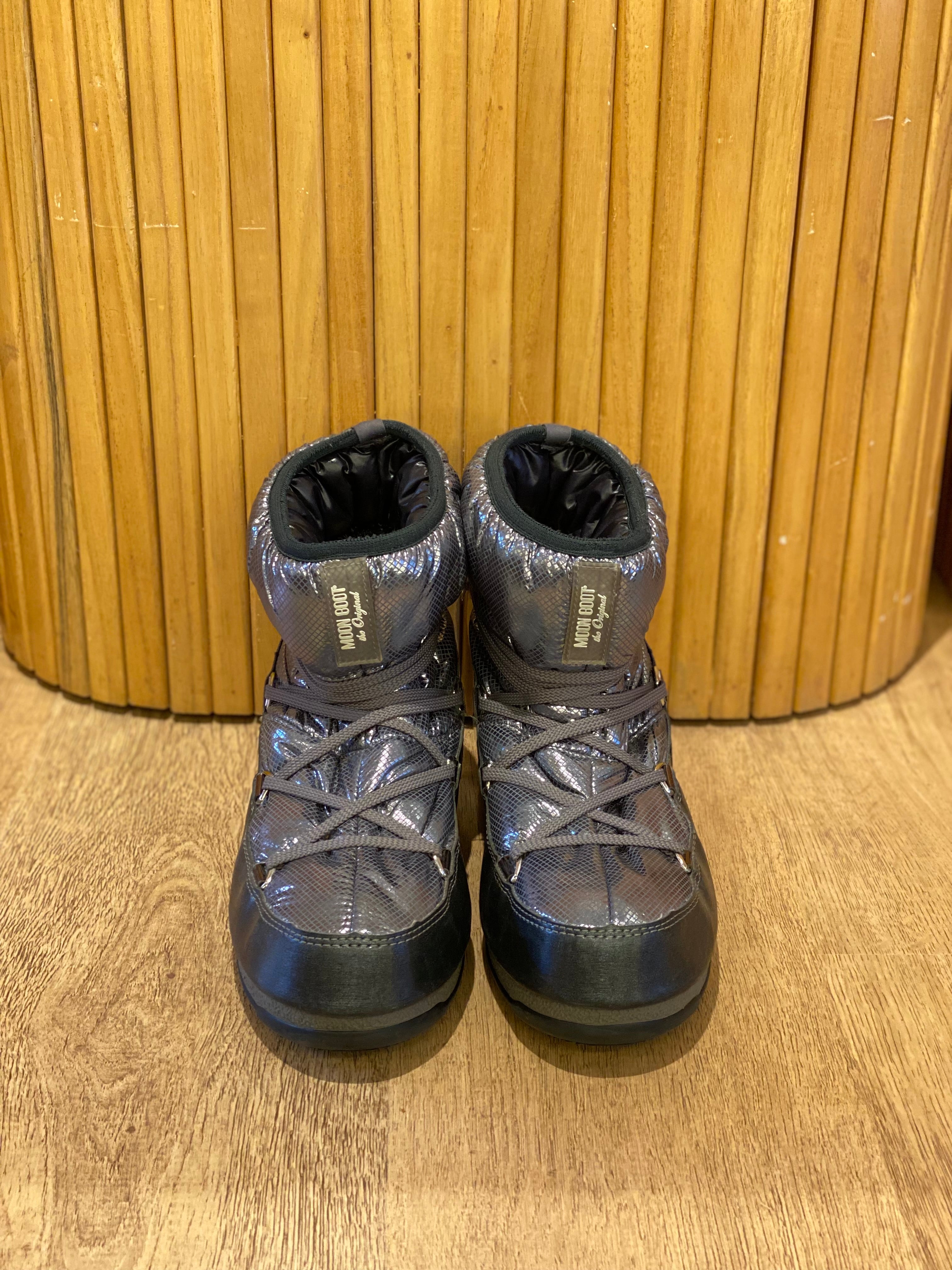 Botas Moon Boot (US 7)