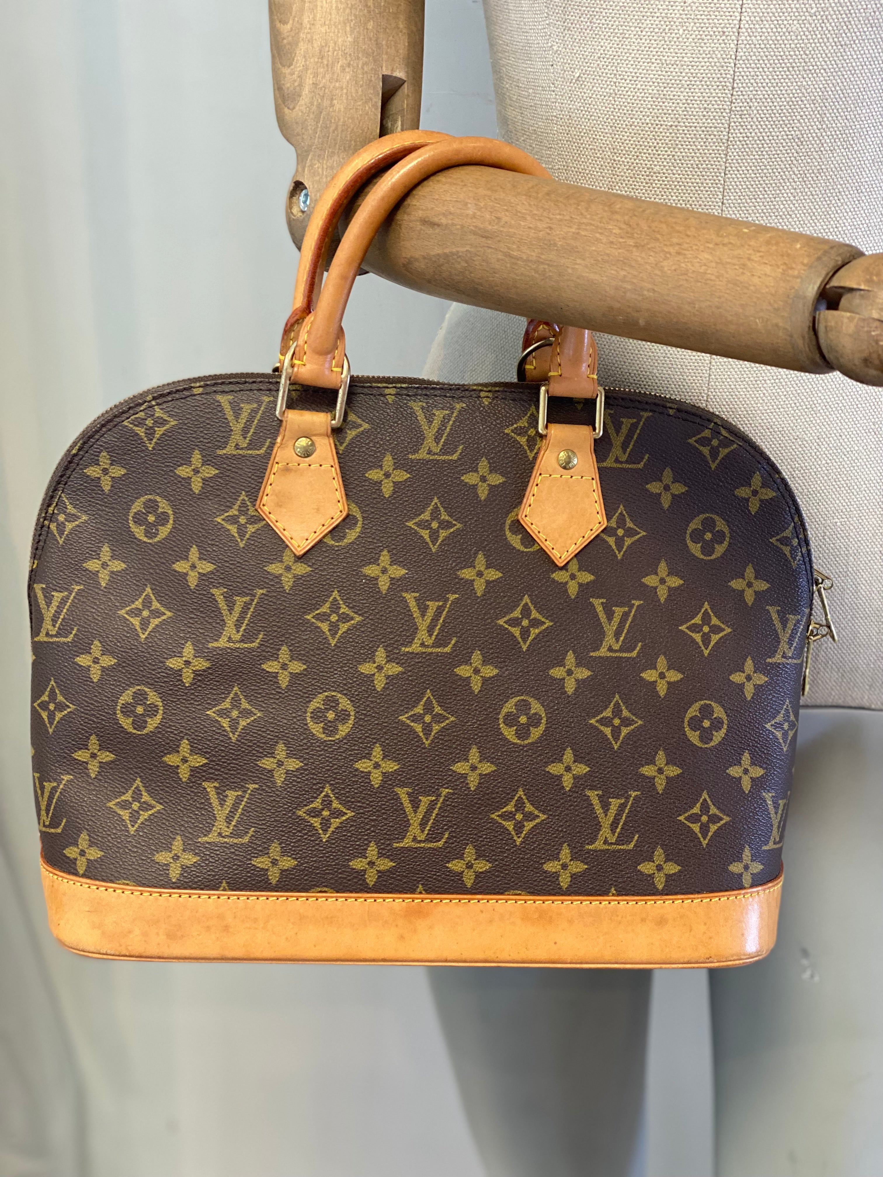 ⁠Cartera Louis Vuitton Alma Monogram MM