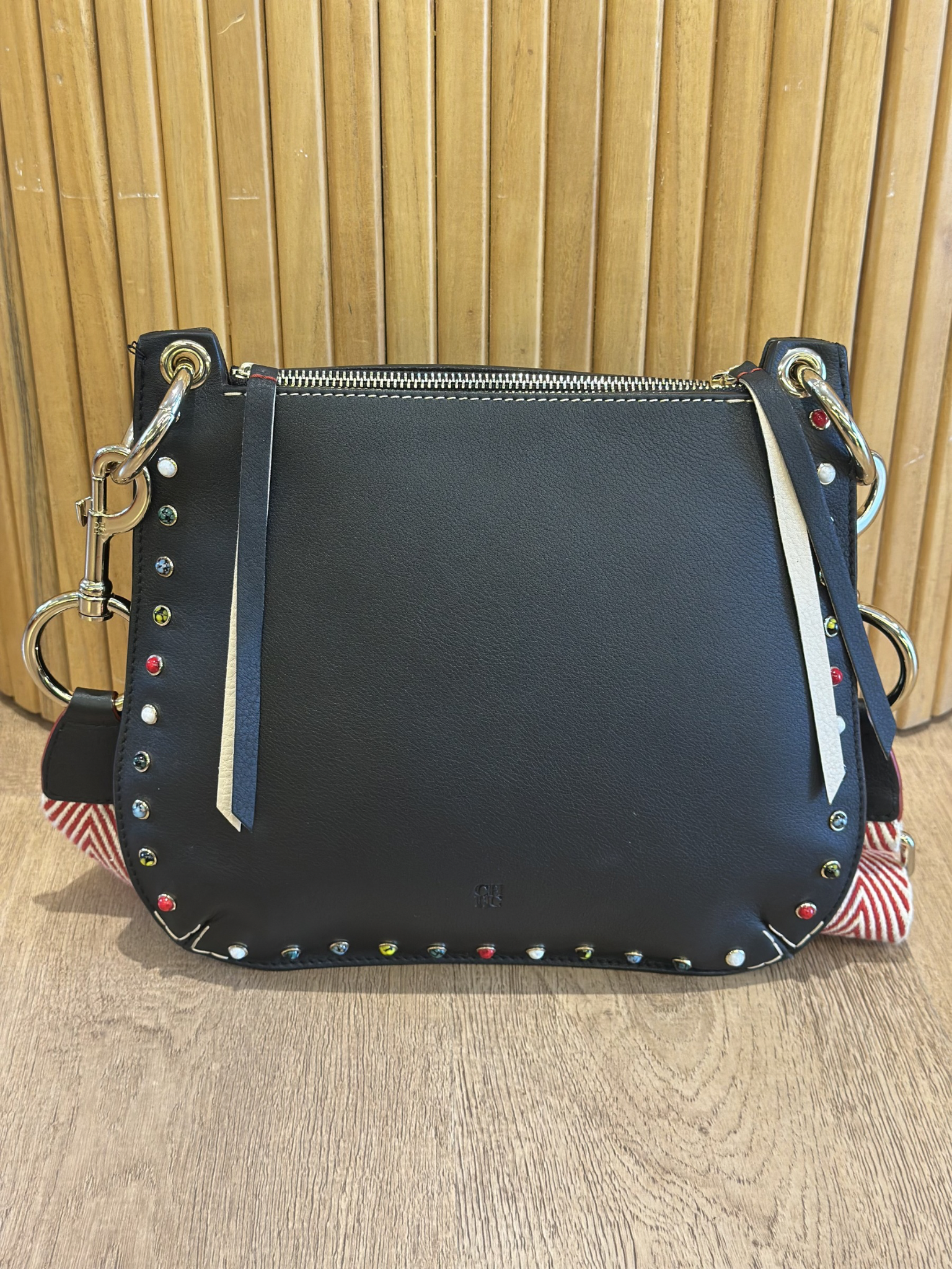 Bandolera Grande con Tachuelas Carolina Herrera