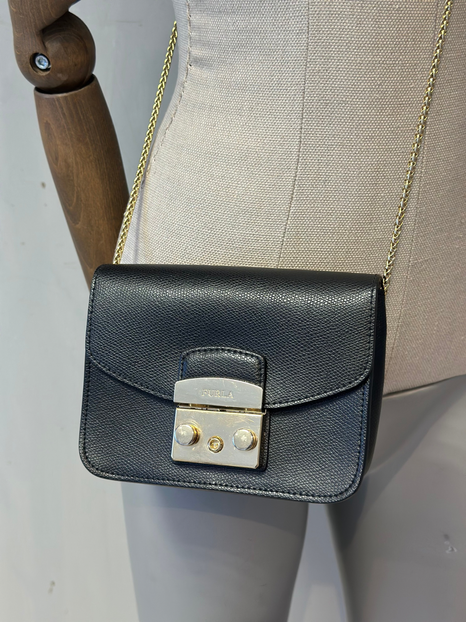 Bandolera con Solapa Intercambiable Furla