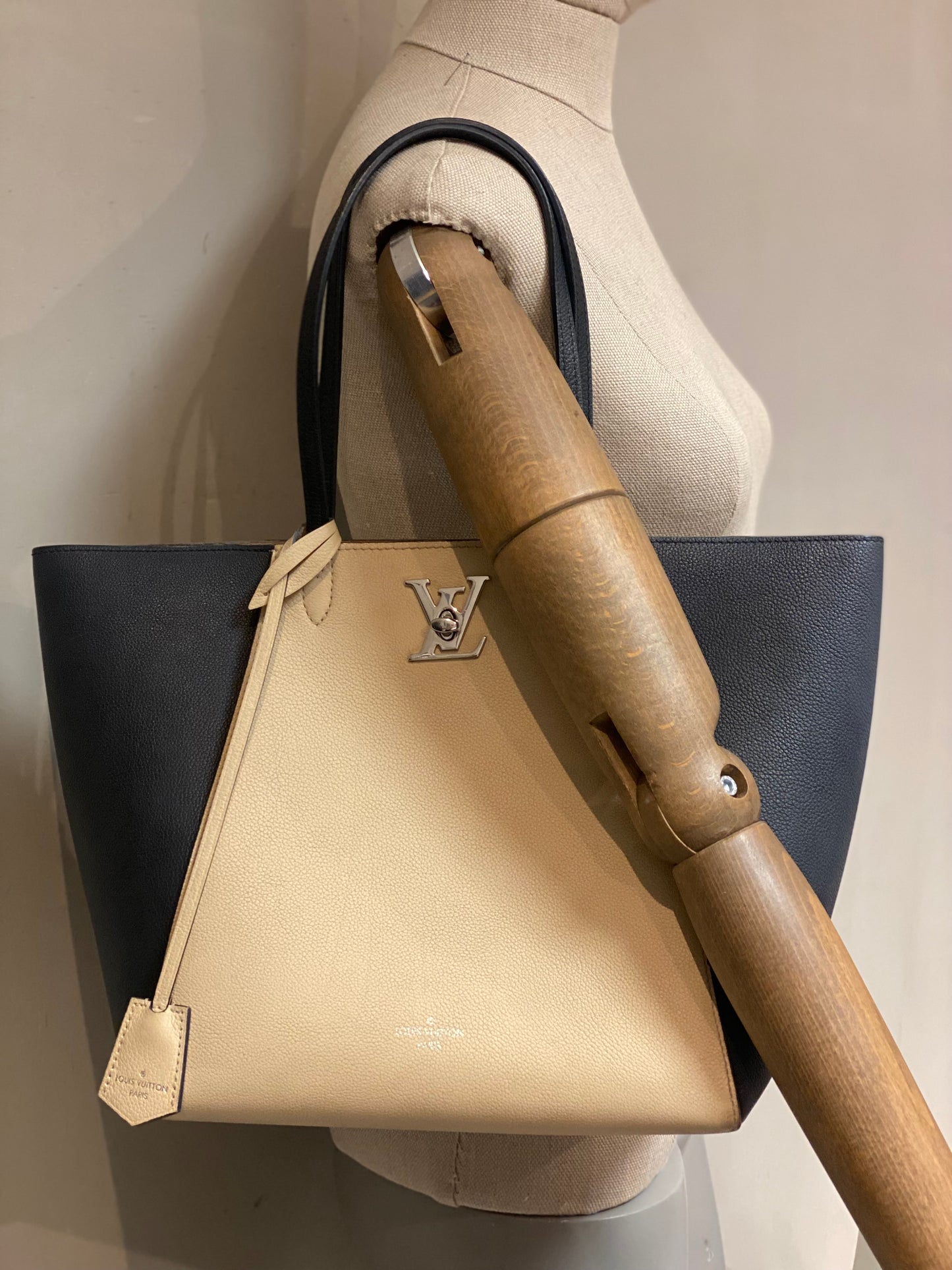 Cartera Louis Vuitton LockMe Cabas