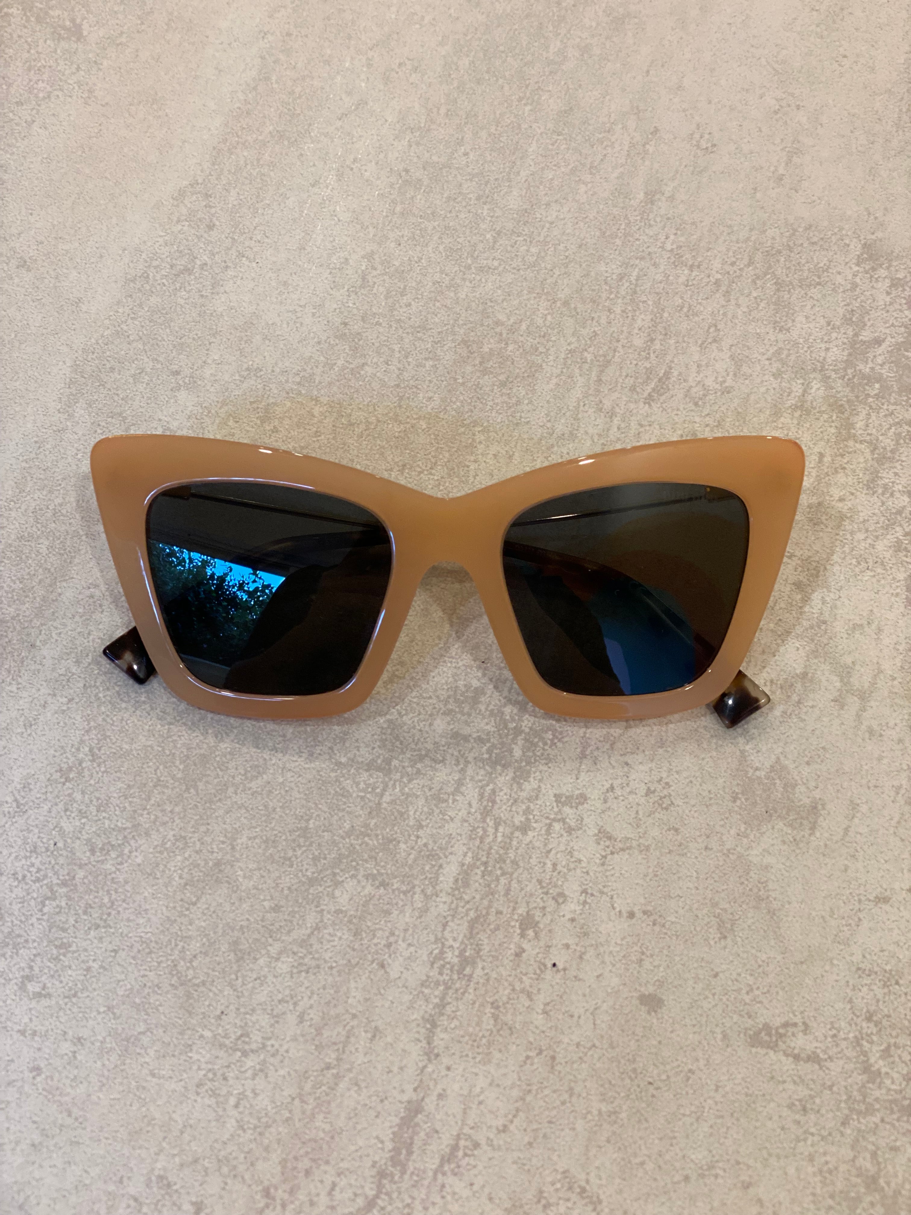 Lente de Sol Miu Miu SMU01W