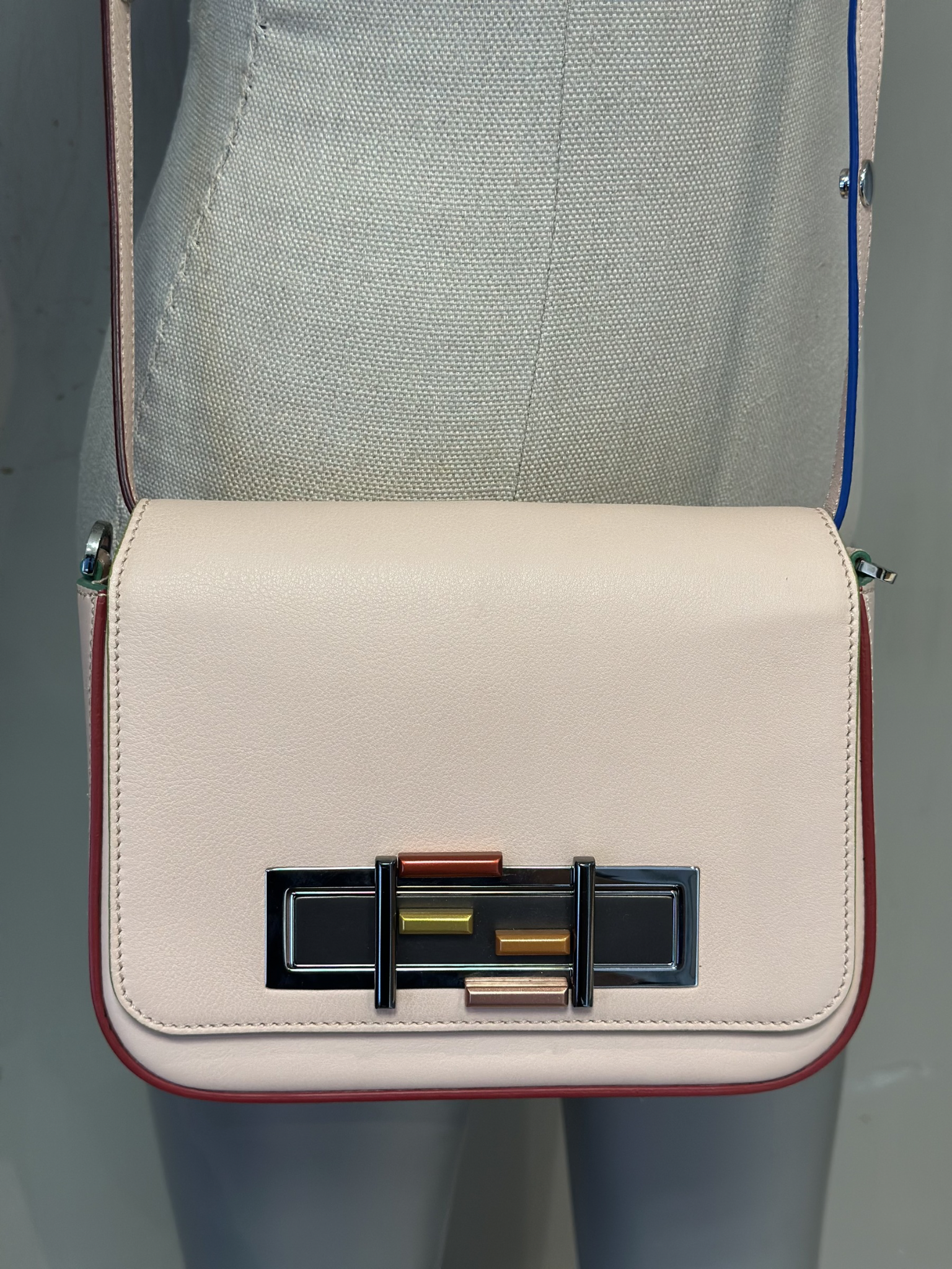 Bolso de Cuero Rosado Fendi 3Baguette
