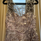 Vestido con Flores Tono Champán Ilse Jara (S)