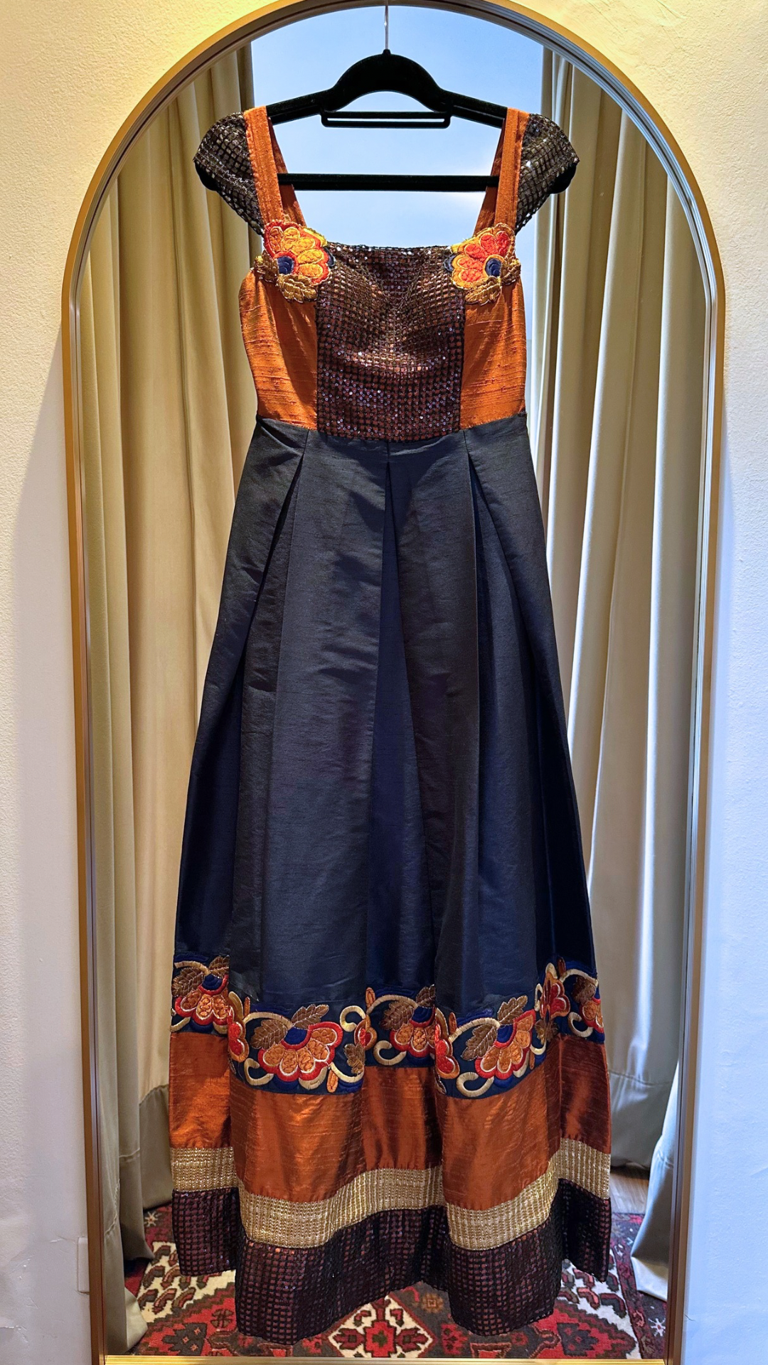 Vestido con Apliques Las Buttner (S)