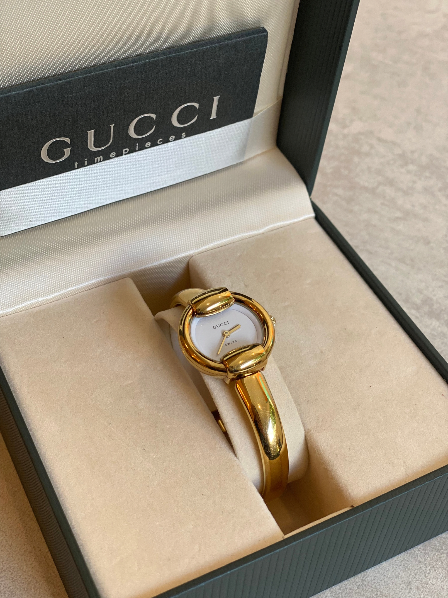 Reloj Tono Dorado Gucci 1400L