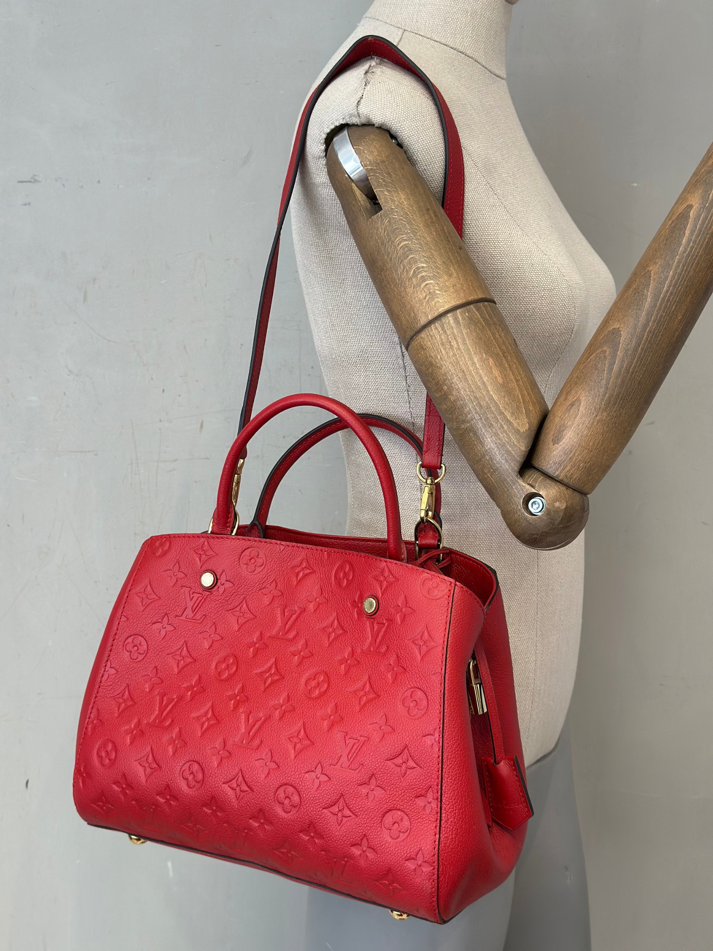 Cartera Roja Louis Vuitton Montaigne