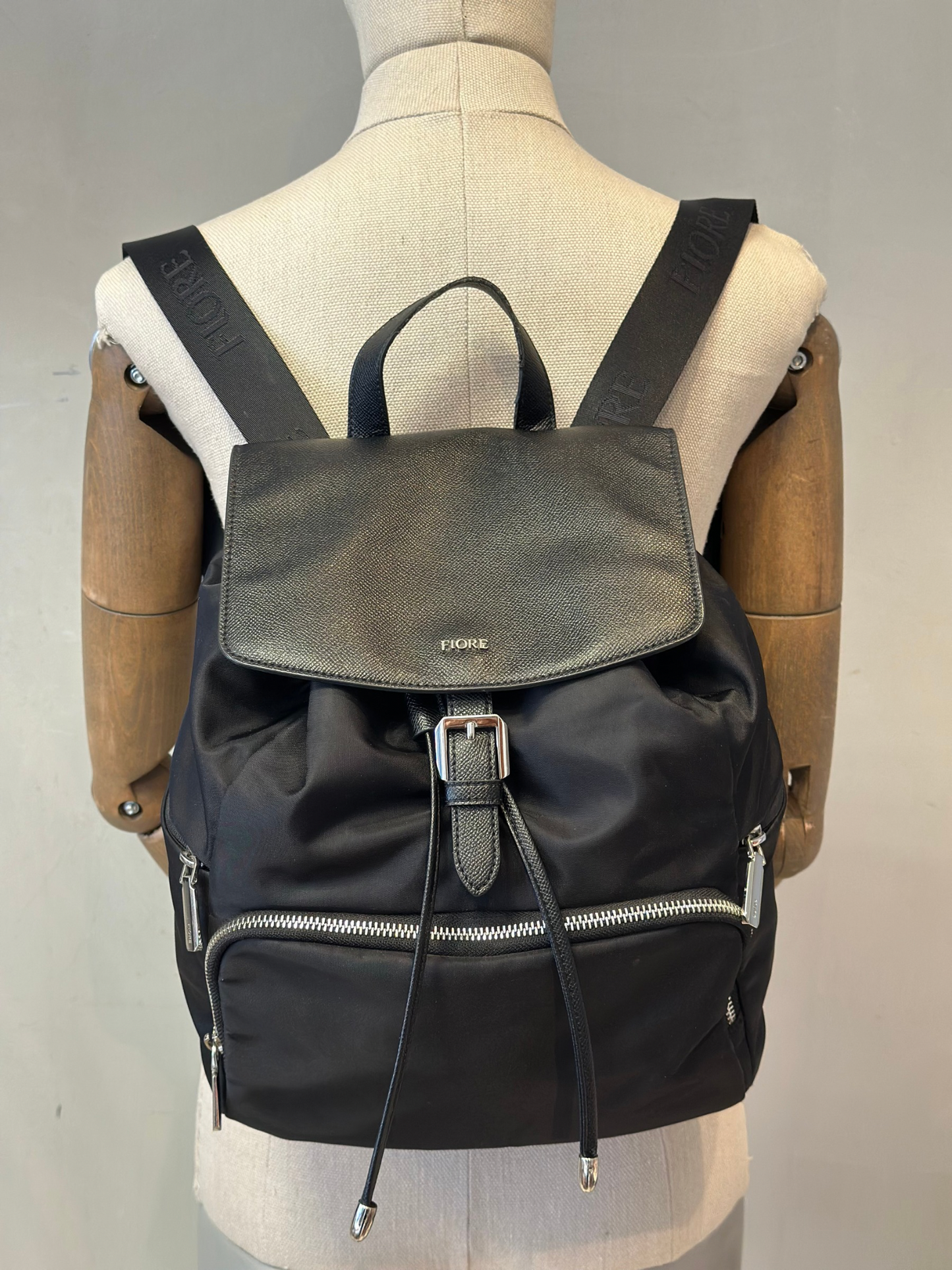 Mochila Negra Fiore