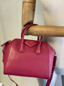 ⁠Bandolera Givenchy Antigona