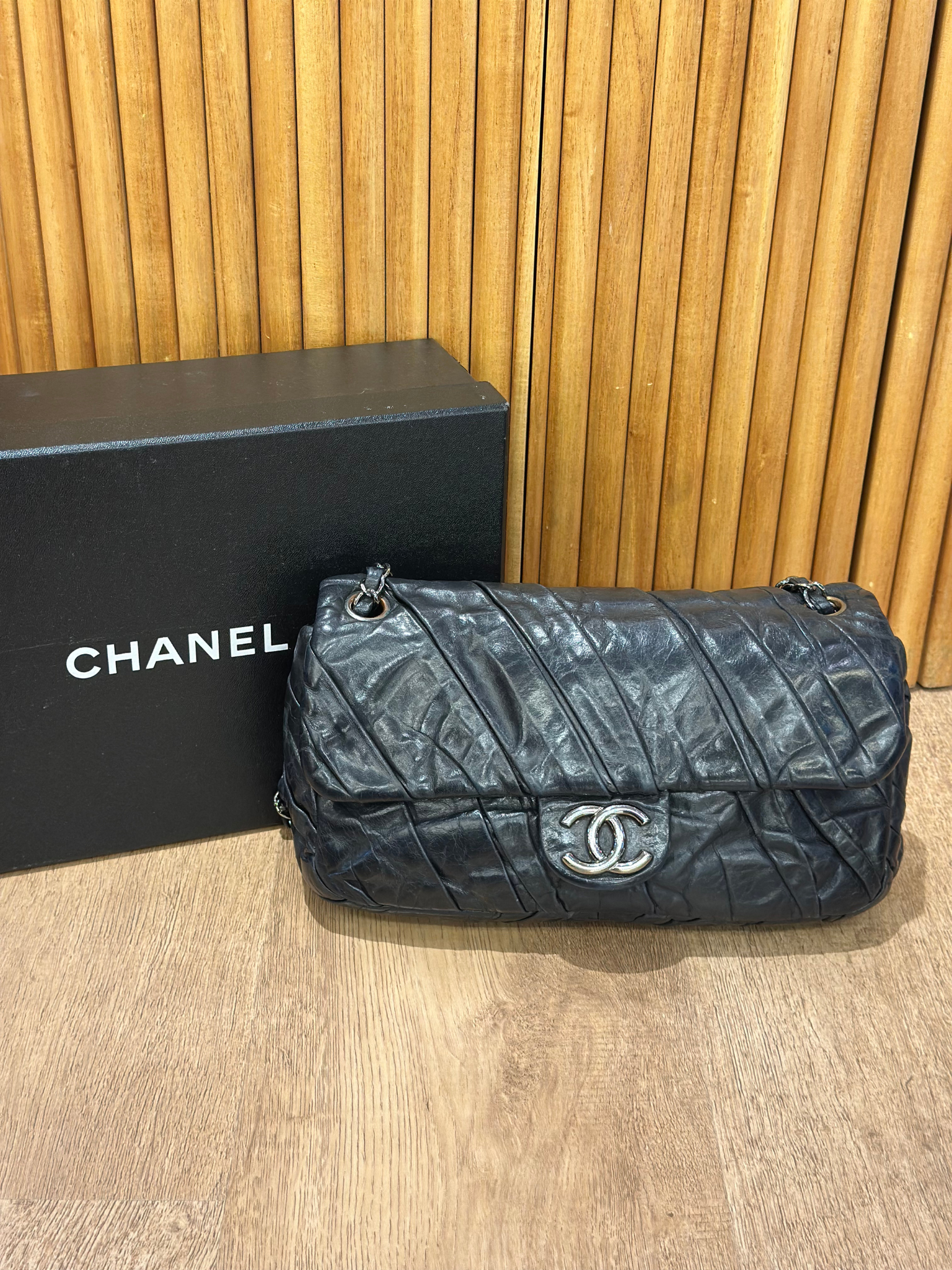 Cartera Chanel Black Glazed Calfskin Twisted Flap