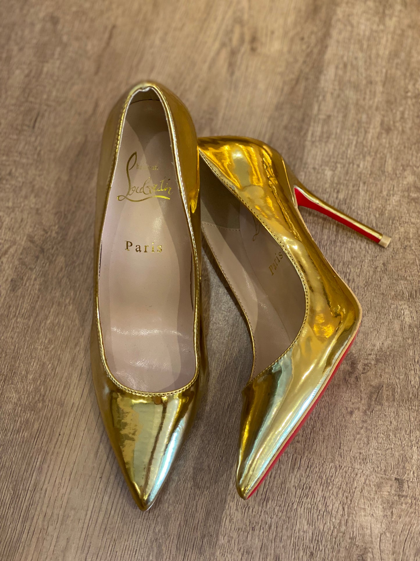 Pumps Christian Louboutin So Kate Gold (EU40)