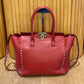 Cartera Valentino Garavani Rockstud Double Handle Tote Red